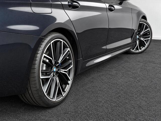 BMW 5-SERIE Touring 530d High Executive M Sport Pakket Automaat / Live Cockpit Professional / Head-Up Display / Panoramadak / Laser / Adaptieve Cruise Control / Stoelverwarming / HiFi / 20 Inch / Sportstoelen voor / DAB – foto 6