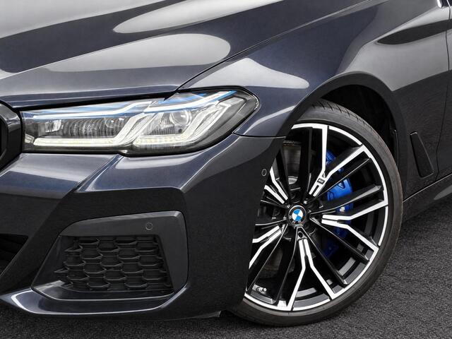 BMW 5-SERIE Touring 530d High Executive M Sport Pakket Automaat / Live Cockpit Professional / Head-Up Display / Panoramadak / Laser / Adaptieve Cruise Control / Stoelverwarming / HiFi / 20 Inch / Sportstoelen voor / DAB – foto 7