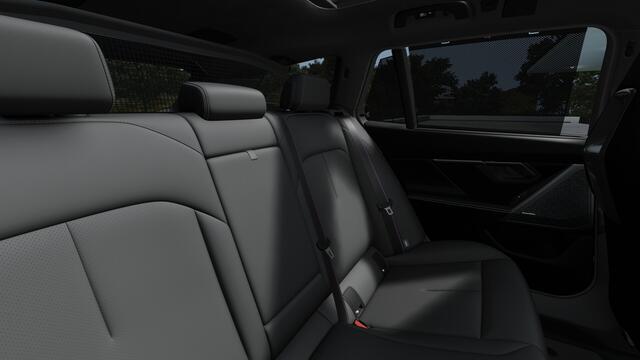 BMW 5-SERIE Touring 530e M Sport Automaat / Panoramadak / Trekhaak / Bowers & Wilkins / M Multifunctionele Stoelen / Parking Assistant Plus / Adaptieve LED