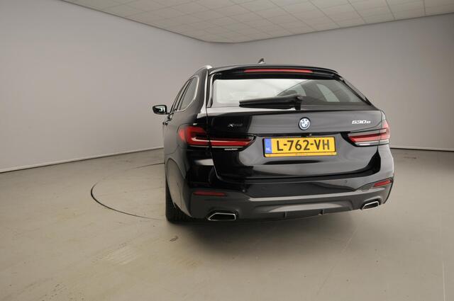 BMW 5-SERIE Touring 530e xDrive | M-Sportpakket | Laserlicht | Leder | HUD | Trekhaak | Panoramadak | Comfortzetels | DAB | Hifi speakers | Alu 18 inch