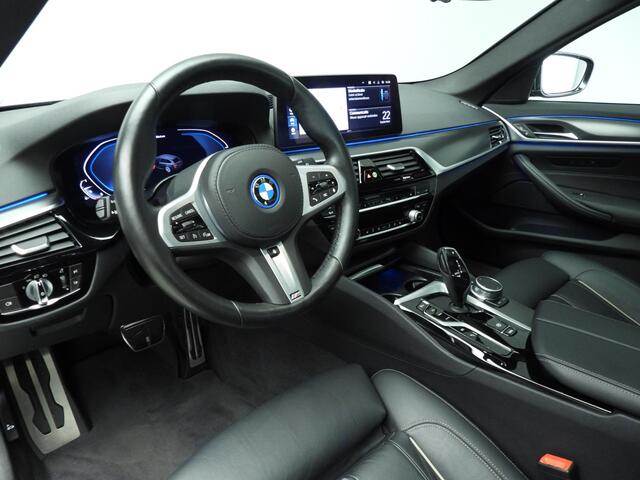 BMW 5-SERIE Touring 530e xDrive | M-Sportpakket | Laserlicht | Leder | HUD | Trekhaak | Panoramadak | Comfortzetels | DAB | Hifi speakers | Alu 18 inch