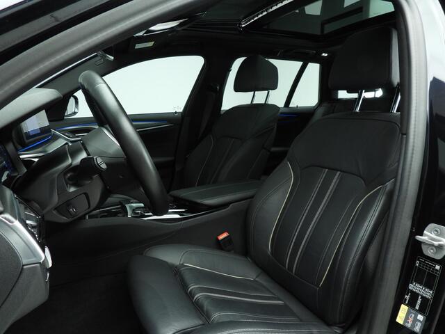 BMW 5-SERIE Touring 530e xDrive | M-Sportpakket | Laserlicht | Leder | HUD | Trekhaak | Panoramadak | Comfortzetels | DAB | Hifi speakers | Alu 18 inch