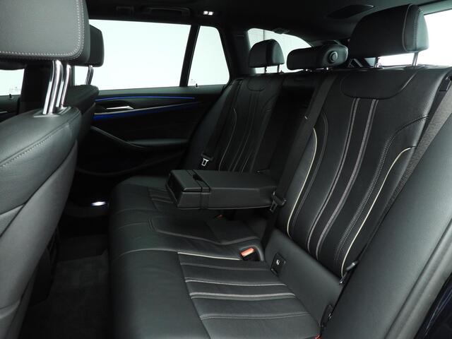 BMW 5-SERIE Touring 530e xDrive | M-Sportpakket | Laserlicht | Leder | HUD | Trekhaak | Panoramadak | Comfortzetels | DAB | Hifi speakers | Alu 18 inch