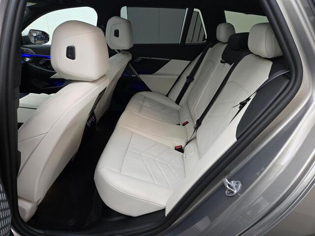 BMW 5-SERIE Touring 550e xDrive M-SPORT PRO | LEDER | PANO-DAK | HEAD-UP | LEDER | BOWERS & WILKINS | TRAVEL-PAKKET | SURROUND PAKKET | INNOVATIE-PAKKET ( NWPRIJS 105.000,- )