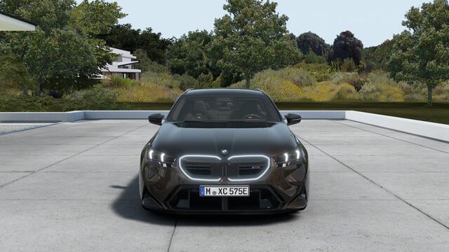 BMW 5-SERIE Touring M5 Automaat / M Drive Professional / Panoramadak / Trekhaak / Bowers & Wilkins / Parking Assistant Professional / M Multifunctionele Stoelen / M Carbon-keramische remmen