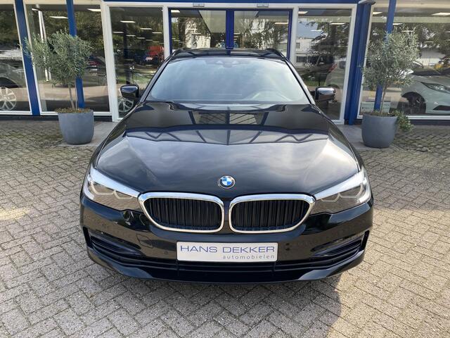 BMW 5-SERIE Touring 520i Corporate Lease Executive Elek trekhaak / Sport Stoelen / Camera / Elek trekhaak / 18''