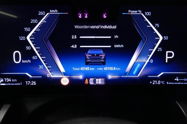 BMW 5-SERIE Touring 530e xDrive M Sport Pro Edition / UNIEK!!! / M5 Look / M Sport Bodykit / Panoramadak / Stoelkoeling & -verwarming / Carbon interieur / Iconic Glow / Harman Kardon / Elektr. verstelbare voorstoelen + memory / HUD / Apple Carplay - Android Auto / Rondomzichtcamera / Premium BMW colour / Matrix LED / Achterbank verwarming / 21'' LMV / Lederen bekleding / Ambienteverlichting / Trekhaak (zwenkbaar)