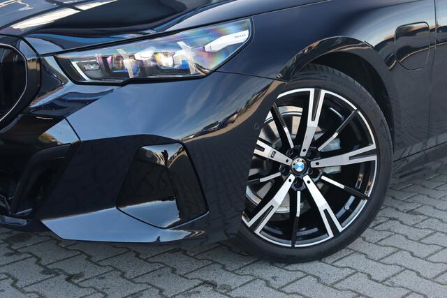 BMW 5-SERIE Touring 530e M-Sport | Pano | 360 Camera | Memory |