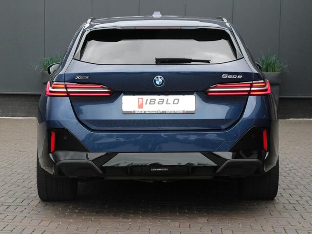 BMW 5-SERIE Touring 550e xDrive | Pano | Trekhaak | B&W Audio |