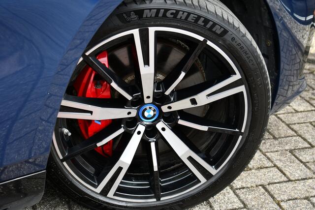 BMW 5-SERIE 550e xDrive M-Sport Pro B&W Trekh Prof-onderstel 20inch