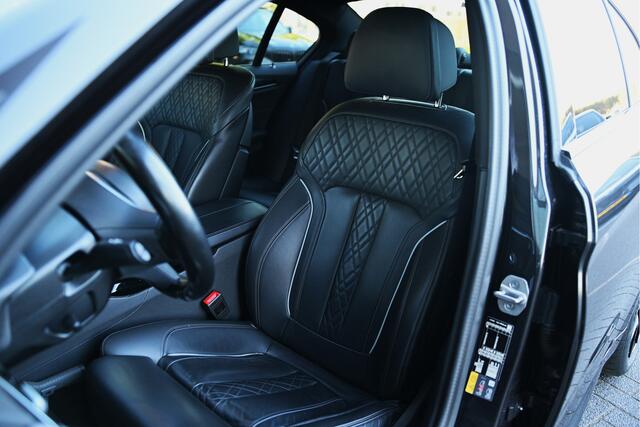 BMW 5-SERIE 530e High Executive M Sport Automaat / Trekhaak / Comfortstoelen / Comfort Access / Laserlight / Stoelverwarming / Parking Assistant Plus