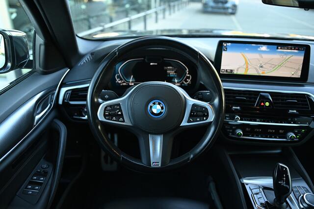 BMW 5-SERIE 530e High Executive M Sport Automaat / Trekhaak / Comfortstoelen / Comfort Access / Laserlight / Stoelverwarming / Parking Assistant Plus