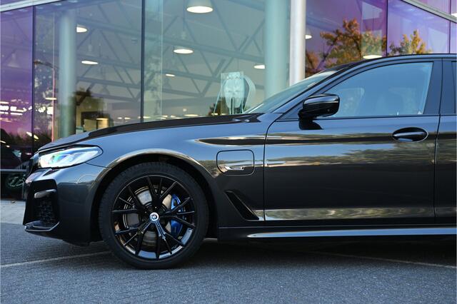 BMW 5-SERIE 530e High Executive M Sport Automaat / Trekhaak / Comfortstoelen / Comfort Access / Laserlight / Stoelverwarming / Parking Assistant Plus