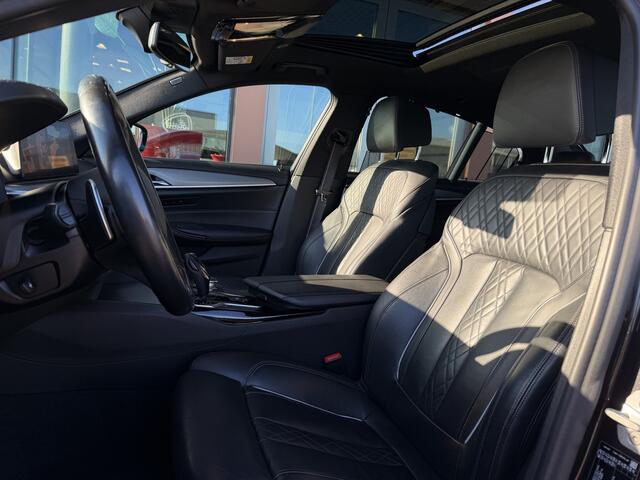 BMW 5-SERIE 540i xDrive M-Sport | Harman Kardon | ACC |Schuif/Kanteldak | Memory | Stoel/Stuurverwarming | Sfeerverlichting | Achteruitrijcamera | HUD |