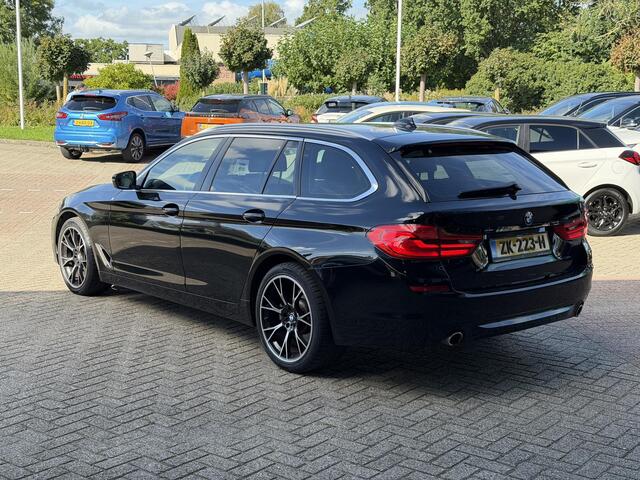BMW 5-SERIE Touring 518d High Executive Edition LED | SFEER VERLICHTING |ELEKTRISCHE ACHTERKLEP | PARKEER SENROEN | LEDER | ELEKT STOELEN MET MEMORY | KEYLESS ENTRY/GO | NAVIGATIE | LASER KOPLAMPEN | STOEL VERWARMING |