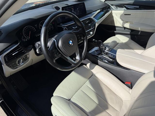 BMW 5-SERIE Touring 518d High Executive Edition LED | SFEER VERLICHTING |ELEKTRISCHE ACHTERKLEP | PARKEER SENROEN | LEDER | ELEKT STOELEN MET MEMORY | KEYLESS ENTRY/GO | NAVIGATIE | LASER KOPLAMPEN | STOEL VERWARMING |