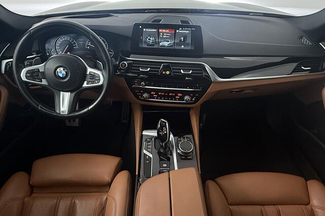 BMW 5-SERIE Touring 520i Corporate Lease High Executive (PANORAMADAK, STOELVERWARMING, ELEKTR STOELEN, CAMERA)
