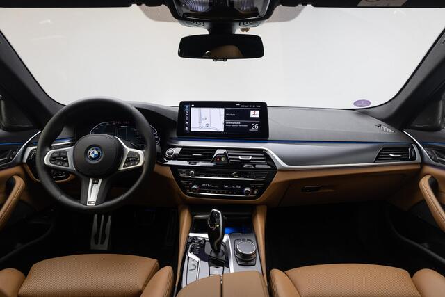 BMW 5-SERIE Touring 530e xDrive High Executive | M-Sport | Co-Pilot | Panorama dak | Trekhaak | H&K |