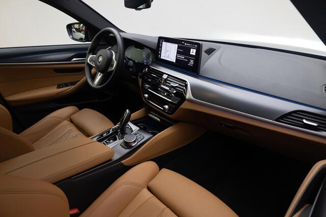 BMW 5-SERIE Touring 530e xDrive High Executive | M-Sport | Co-Pilot | Panorama dak | Trekhaak | H&K |