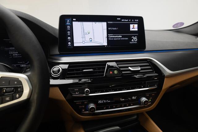 BMW 5-SERIE Touring 530e xDrive High Executive | M-Sport | Co-Pilot | Panorama dak | Trekhaak | H&K |