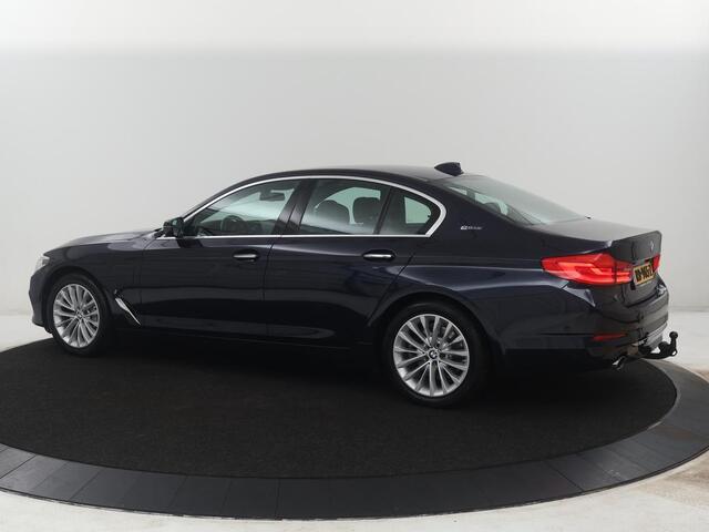 BMW 5-SERIE 530e iPerformance High Executive | Trekhaak | Leder | Adaptive cruise | Carplay | Camera | Sfeerverlichting | Harman/Kardon | Stoelverwarming | Memory | Full LED |