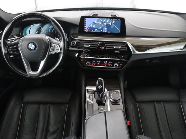 BMW 5-SERIE 530e iPerformance High Executive | Trekhaak | Leder | Adaptive cruise | Carplay | Camera | Sfeerverlichting | Harman/Kardon | Stoelverwarming | Memory | Full LED |