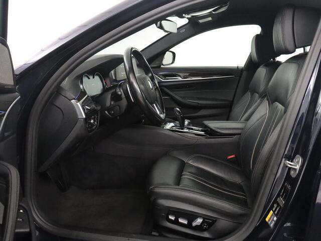 BMW 5-SERIE 530e iPerformance High Executive | Trekhaak | Leder | Adaptive cruise | Carplay | Camera | Sfeerverlichting | Harman/Kardon | Stoelverwarming | Memory | Full LED |