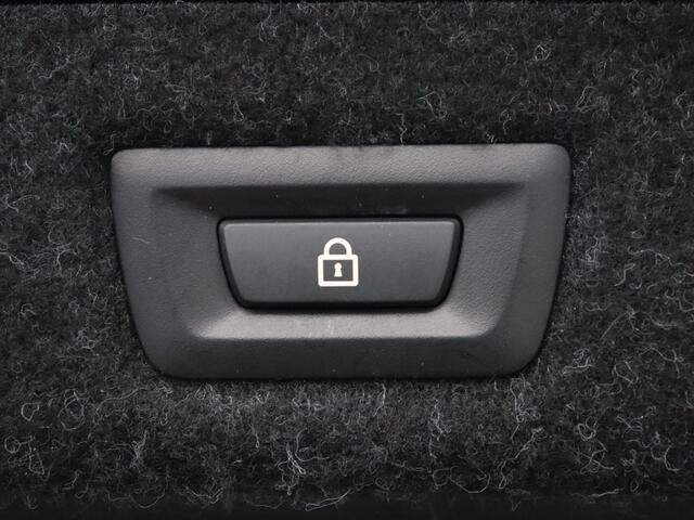 BMW 5-SERIE 530e iPerformance High Executive | Trekhaak | Leder | Adaptive cruise | Carplay | Camera | Sfeerverlichting | Harman/Kardon | Stoelverwarming | Memory | Full LED |