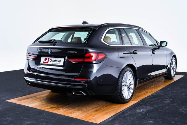 BMW 5-SERIE Touring 530e High Executive Luxury Line - Panoramadak - Comforstoelen - Ambiance verlichting - Parking Assistant - BMW Live Cockpit Professional - Elektrisch verwarmde voorstoelen -
