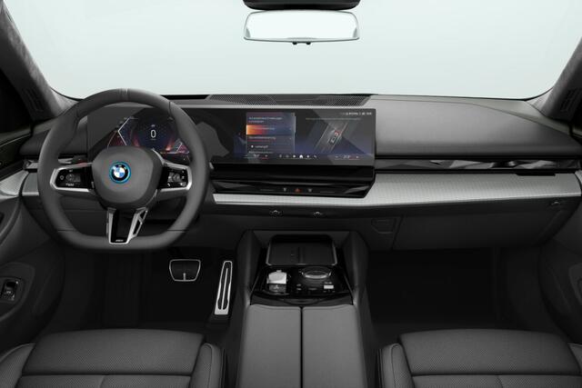 BMW 5-SERIE Touring 530e M Sport Pro Edition | M Sportpakket Pro | Innovation Pack | Travel Pack | Comfort Pack