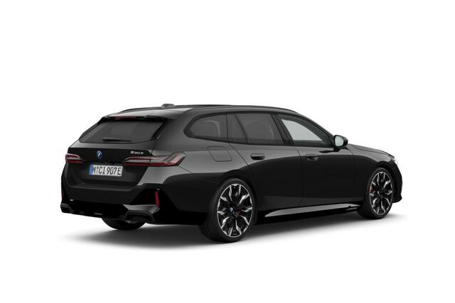 BMW 5-SERIE Touring 530e M Sport Pro Edition | M Sportpakket Pro | Innovation Pack | Travel Pack | Comfort Pack