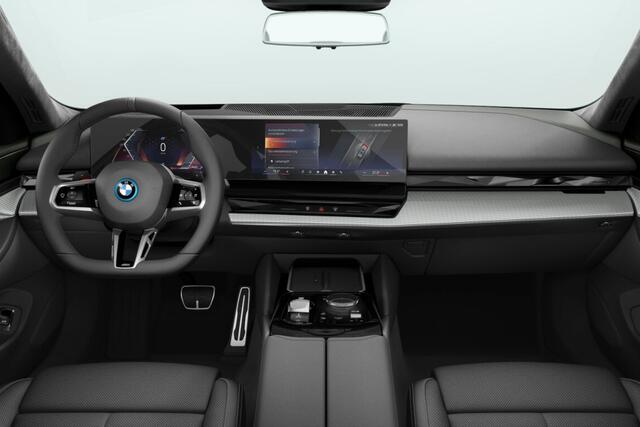 BMW 5-SERIE Touring 530e M Sport Pro Edition | M Sportpakket Pro | Innovation Pack | Travel Pack | Comfort Pack
