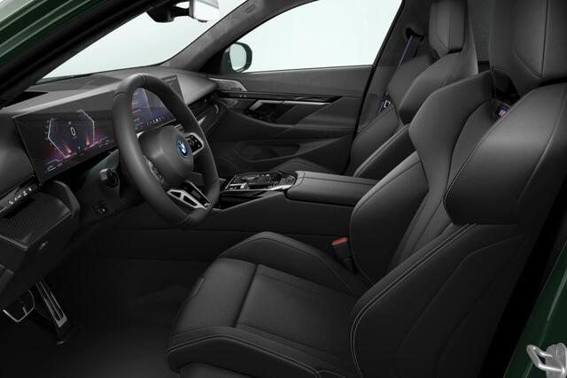 BMW 5-SERIE Touring 550e xDrive | M Sportpakket Pro | Innovation Pack | Travel Pack | Comfort Pack | Trekhaak