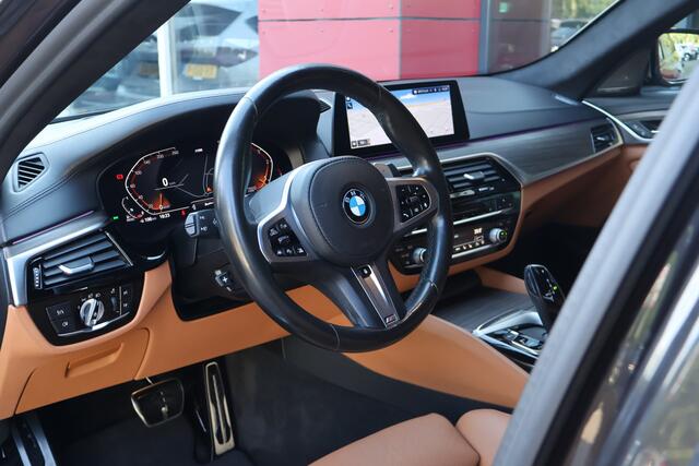 BMW 5-SERIE M550d xDrive High Executive | M-Sport | Panoramadak | ACC | 360*Camera | SoftClose | HUD | Harman/Kardon | Trekhaak |