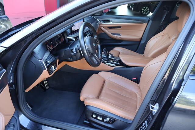 BMW 5-SERIE M550d xDrive High Executive | M-Sport | Panoramadak | ACC | 360*Camera | SoftClose | HUD | Harman/Kardon | Trekhaak |
