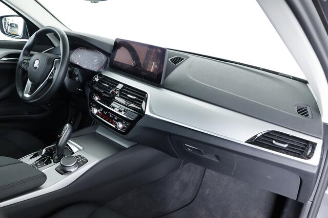 BMW 5-SERIE 520i Executive / LED / Navi / CarPlay / Cam