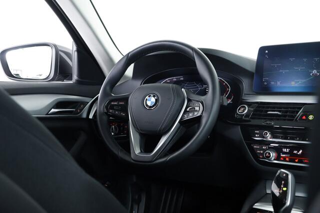 BMW 5-SERIE 520i Executive / LED / Navi / CarPlay / Cam