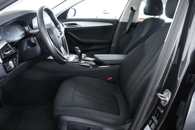 BMW 5-SERIE 520i Executive / LED / Navi / CarPlay / Cam