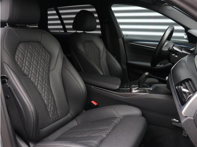 BMW 5-SERIE Touring 530e | M Sportpakket | Trekhaak | Adaptive Cruise Control | Hi-Fi | Stuurwiel Verwarmd | Sportstoelen | 19'' LMV