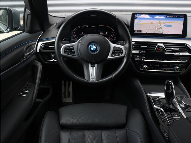BMW 5-SERIE Touring 530e | M Sportpakket | Trekhaak | Adaptive Cruise Control | Hi-Fi | Stuurwiel Verwarmd | Sportstoelen | 19'' LMV