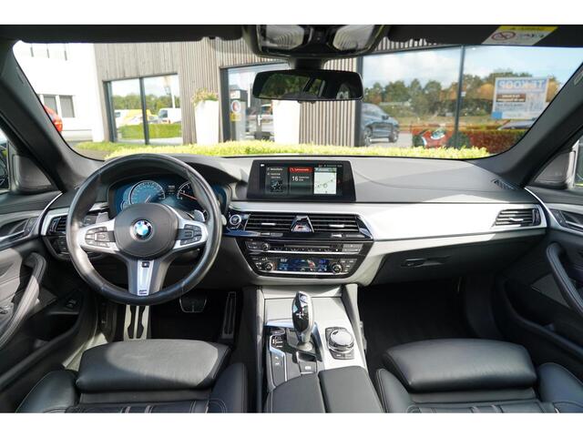 BMW 5-SERIE Touring 530i High Executive M | M Pakket | Schuif/kanteldak | Head-Up display | 20 inch | Adaptieve cruise control | Luchtvering