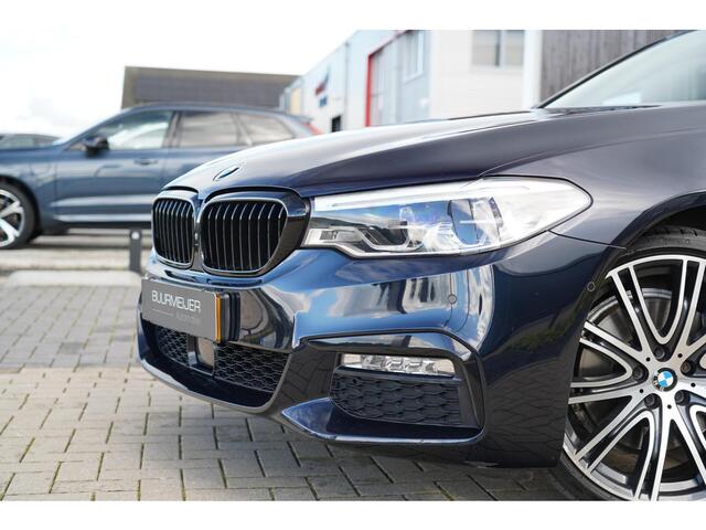 BMW 5-SERIE Touring 530i High Executive M | M Pakket | Schuif/kanteldak | Head-Up display | 20 inch | Adaptieve cruise control | Luchtvering