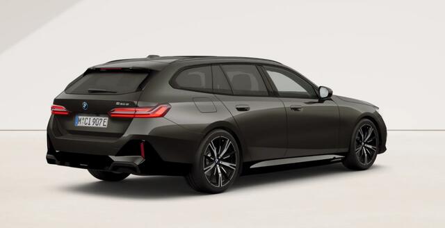 BMW 5-SERIE Touring 530e M Sport Edition Panoramadak - Driving Assistant Professional - Stoelventilatie - Getinte Ruiten - Stoelverwarming voor/achter - Comfort Access - Parking Assistant Plus - Harman Kardon -