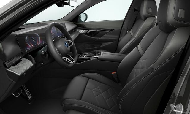 BMW 5-SERIE Touring 530e M Sport Edition Panoramadak - Driving Assistant Professional - Stoelventilatie - Getinte Ruiten - Stoelverwarming voor/achter - Comfort Access - Parking Assistant Plus - Harman Kardon -