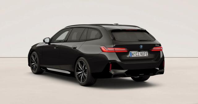 BMW 5-SERIE Touring 530e M Sport Edition Panoramadak - Driving Assistant Professional - Stoelventilatie - Getinte Ruiten - Stoelverwarming voor/achter - Comfort Access - Parking Assistant Plus - Harman Kardon -