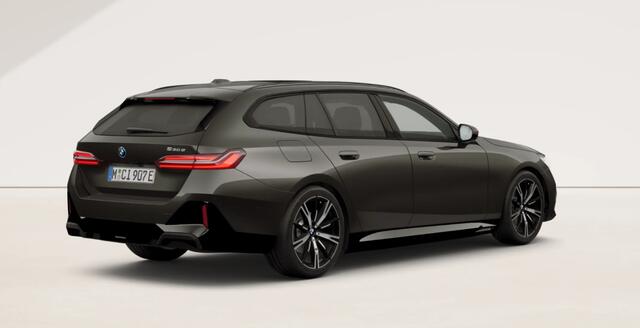 BMW 5-SERIE Touring 530e M Sport Edition Panoramadak - Driving Assistant Professional - Stoelventilatie - Getinte Ruiten - Stoelverwarming voor/achter - Comfort Access - Parking Assistant Plus - Harman Kardon -