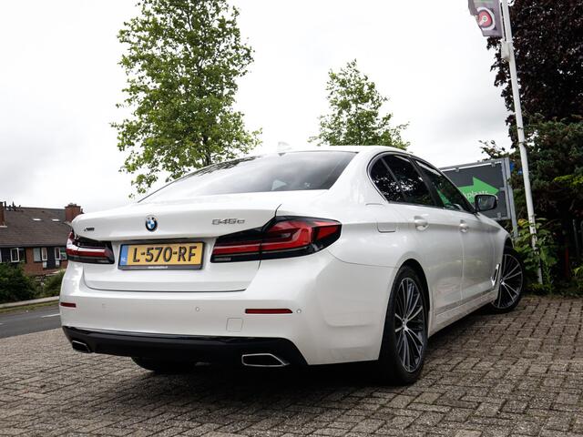 BMW 5-SERIE 545e xDrive Business Edition Plus 1e-Eig. & Dealer-Onderh. BOVAG-Garantie. NL-Auto.