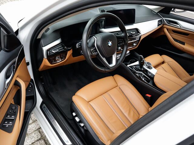BMW 5-SERIE 545e xDrive Business Edition Plus 1e-Eig. & Dealer-Onderh. BOVAG-Garantie. NL-Auto.
