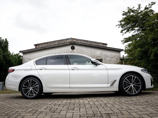 BMW 5-SERIE 545e xDrive Business Edition Plus 1e-Eig. & Dealer-Onderh. BOVAG-Garantie. NL-Auto.