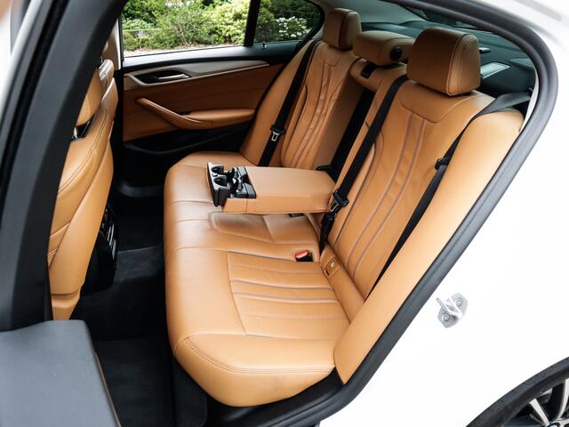 BMW 5-SERIE 545e xDrive Business Edition Plus 1e-Eig. & Dealer-Onderh. BOVAG-Garantie. NL-Auto.